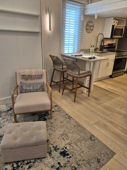 Building Photo - 1220 Newton St