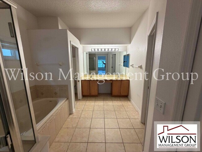 Building Photo - 4309 Hickory Stone Cir