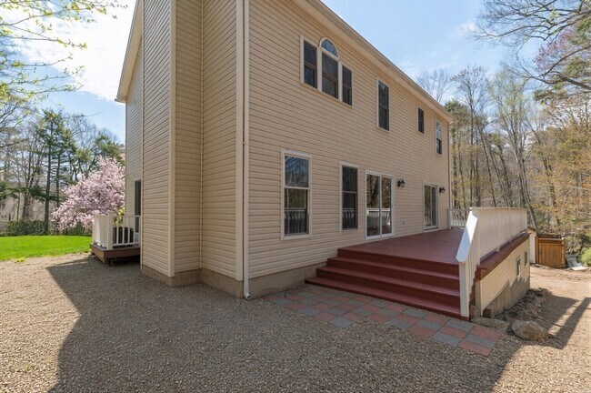 Building Photo - 25 Magnolia Ave