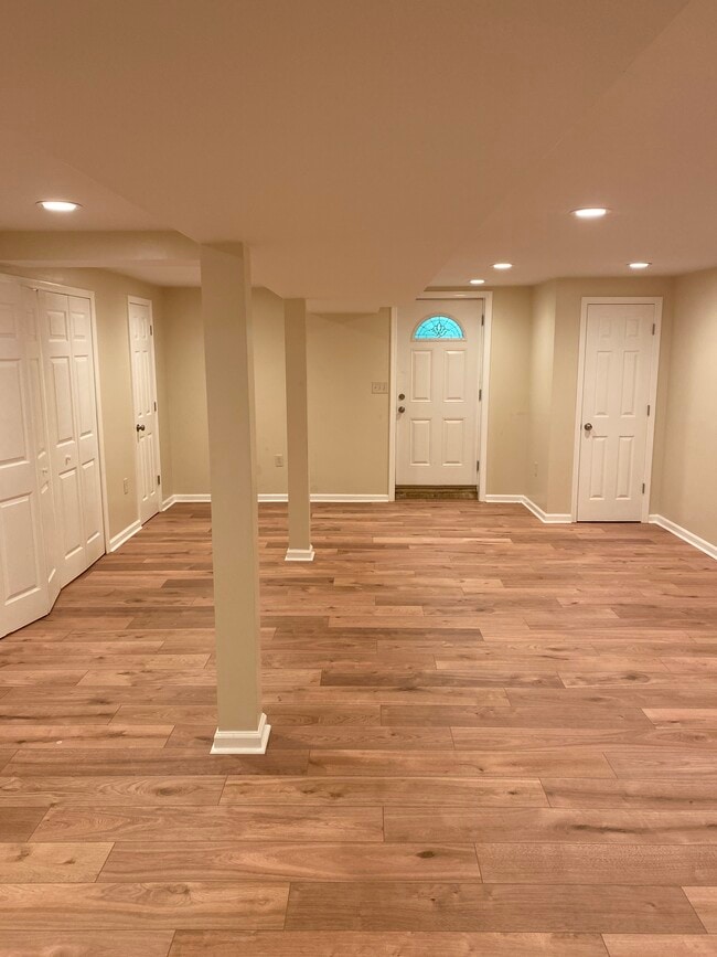 Building Photo - 2117 Parsonage Ln