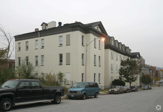 1411 Division St - Carver Hall Apartments