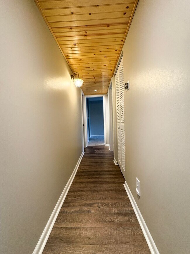 Building Photo - 2 Bedroom 2 Bathroom Condo with Pool