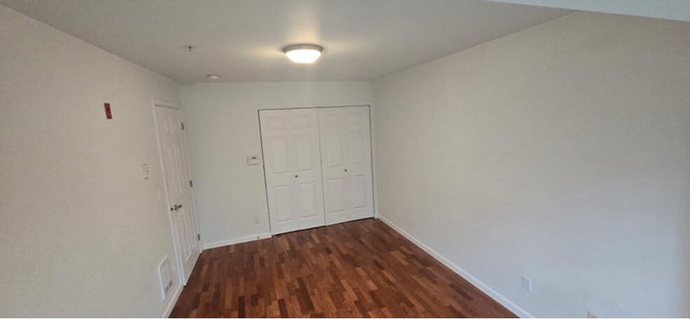 Primary Bedroom - 621 5th Ave N