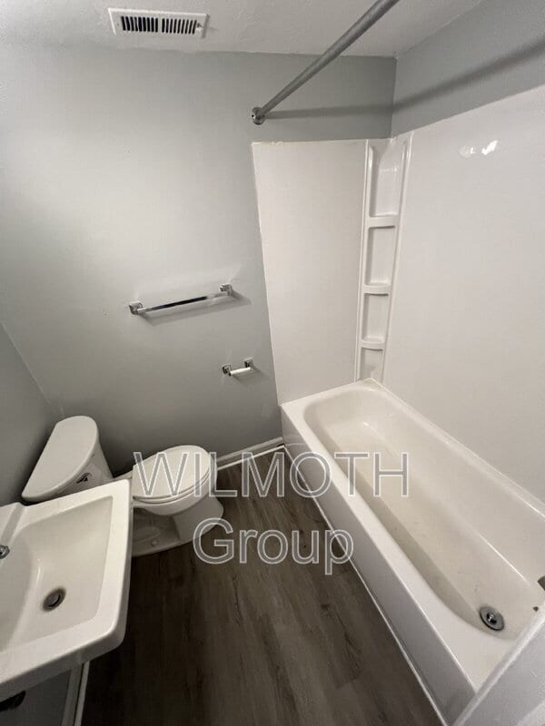 Building Photo - 318 N Clark St