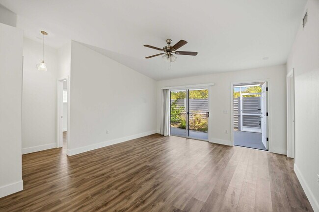 Building Photo - "Stylish Punta Gorda villa : 2-Bed, 2-Bath completely remodeled and is ready for you!!