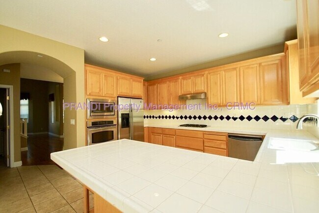 Building Photo - 19 Waterbury Ln