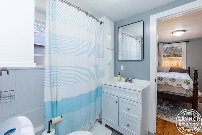 Building Photo - 429 N Main St