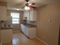 Building Photo - 1115 S Cherry St