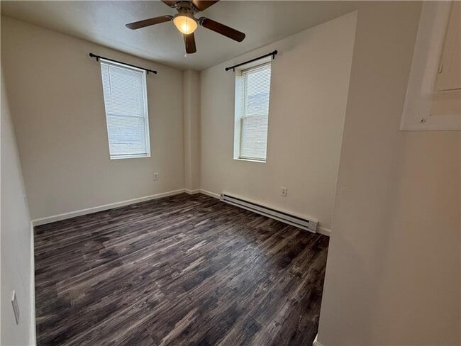 Building Photo - 571 Kendall Ave