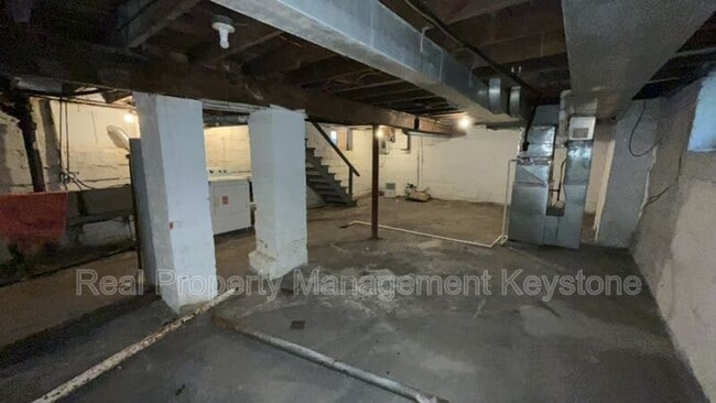 Building Photo - 1026 Mirror St