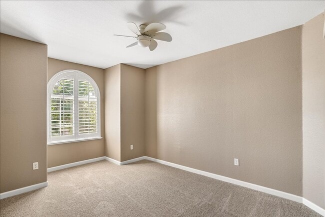 Building Photo - 1002 Bay Terrace Dr