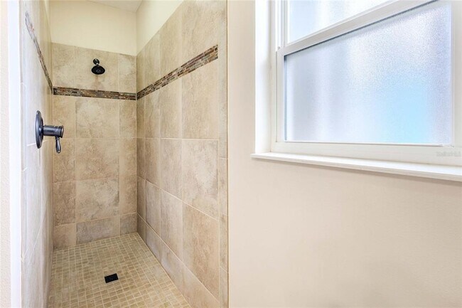Building Photo - 2920 Edgewood Ln