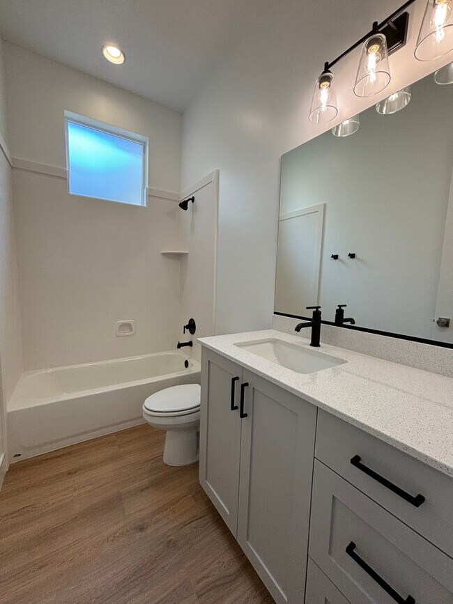 Building Photo - Woodland Estates Townhome!