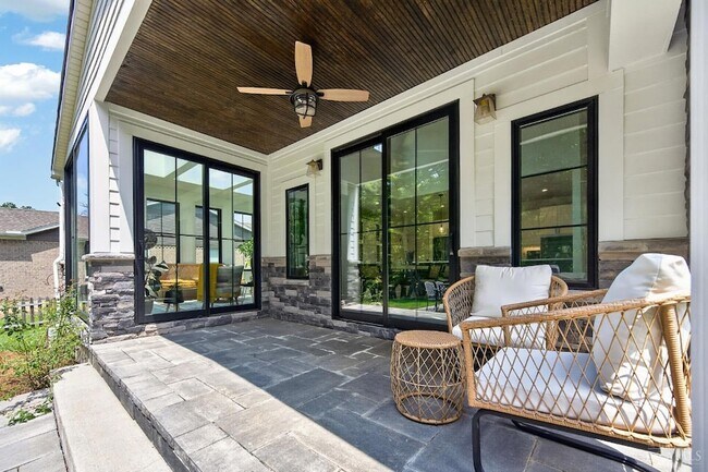 Building Photo - 6582 Rosewood Ln