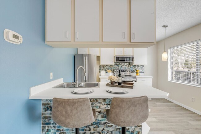 Building Photo - Spacious, sleek & central: 2Bedroom/2Bath condo in Daytona Beach!