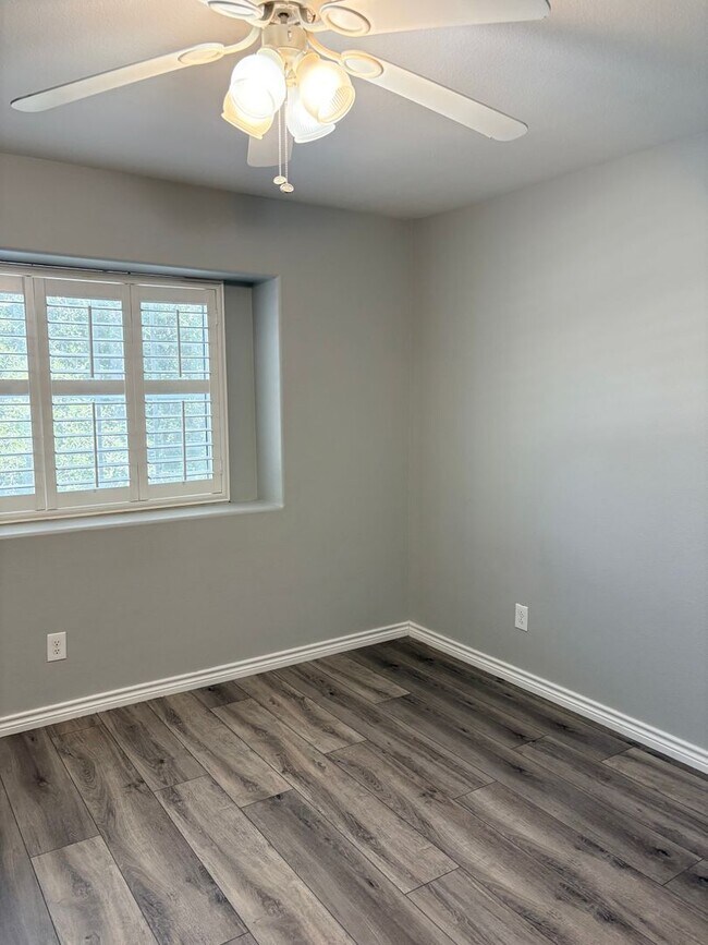 Building Photo - **WONDERFUL & SPACIOUS 3 BEDROOM/2.5 BATHROOM TOWNHOUSE IN CHANDLER (RAY & MCQUEEN)**