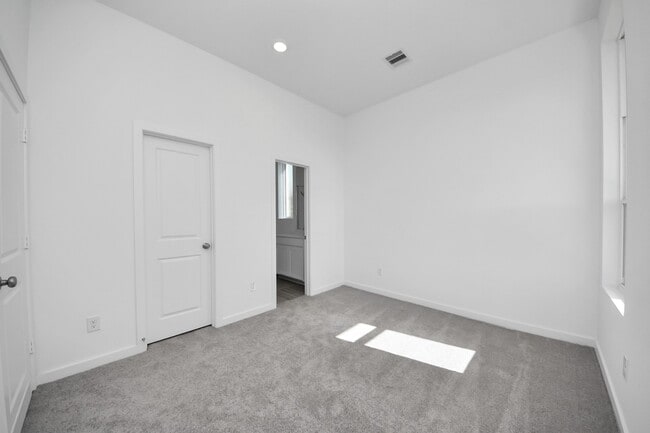 Building Photo - 27111 Blue Pool Dr