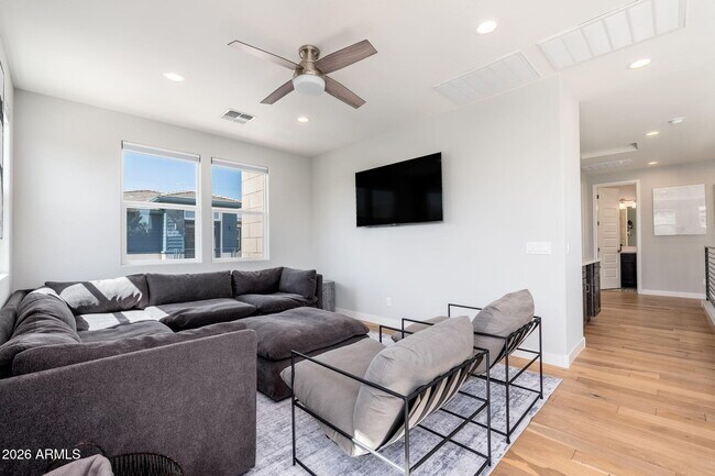 Building Photo - 1555 E Ocotillo Rd