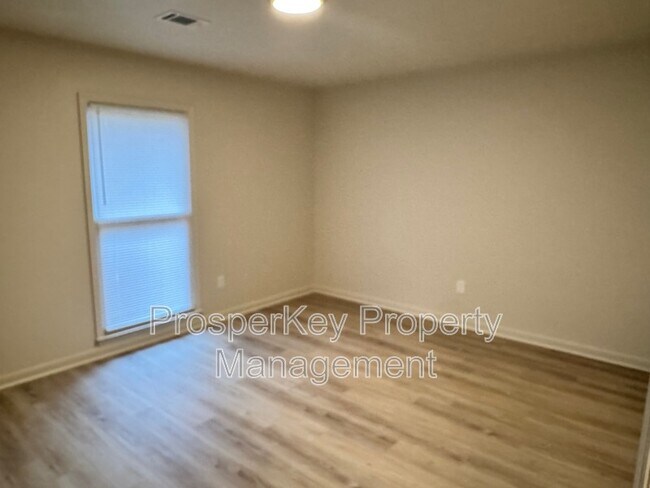 Building Photo - 1715 Scenic Dr