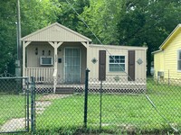 Building Photo - Charming 2 bedroom House