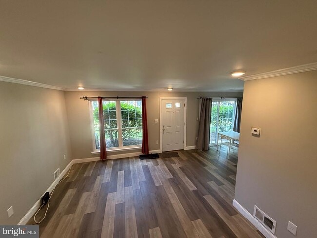 Building Photo - 28 Drewes Ct
