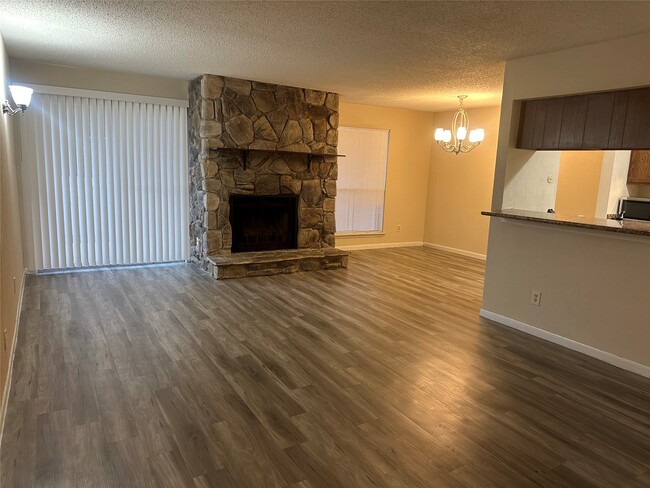 Primary Photo - 17401 Red Oak Dr