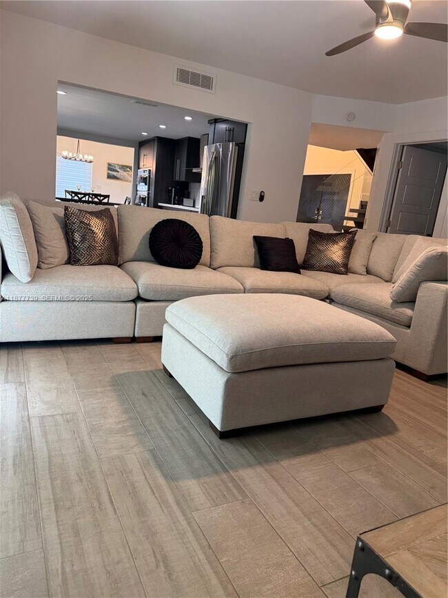 Building Photo - 3231 Salzedo St