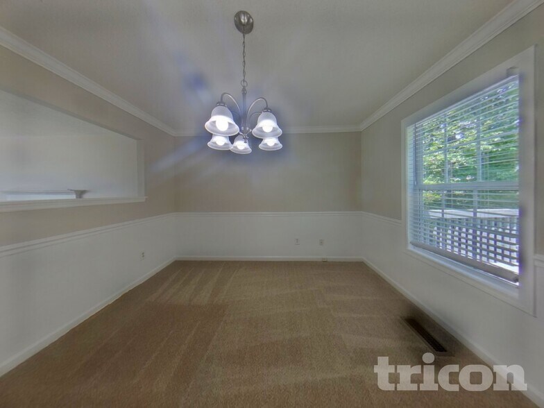 Building Photo - 708 Newport Dr