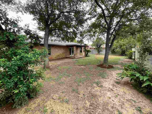 Building Photo - 316 Oklahoma St
