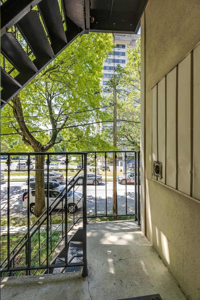 Building Photo - 1711 18th Ave S