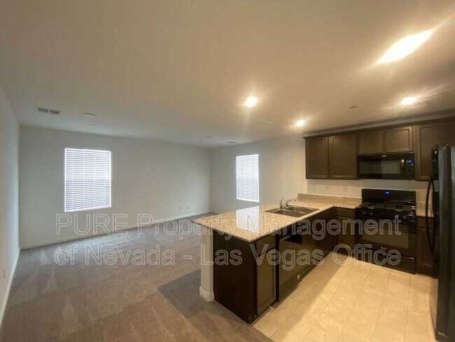 Building Photo - 4645 Pencester St