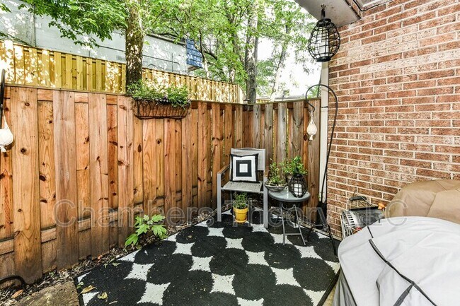 Building Photo - 1774 Dogwood Dr