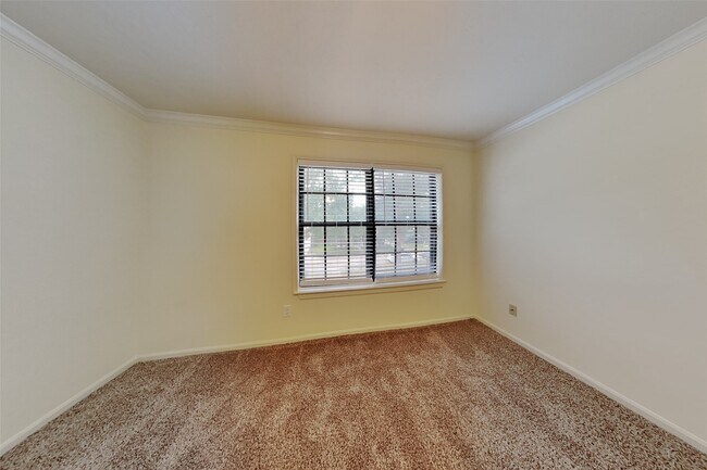 Building Photo - 7514 Dogwood Falls Rd