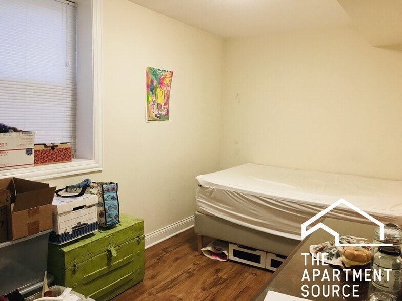 Building Photo - 3804 W Diversey Ave