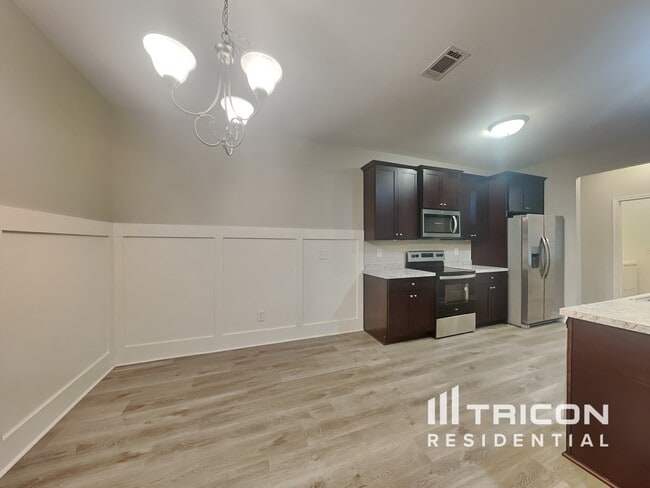 Building Photo - 517 Knollwood