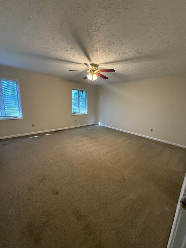 Building Photo - 3405 Fairway Dr