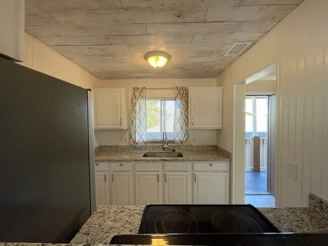 Building Photo - 415 N Halifax Ave