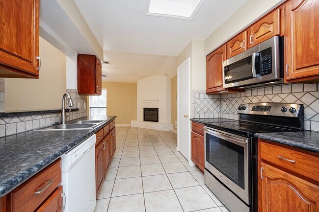 Building Photo - 7315 Foxside Ln