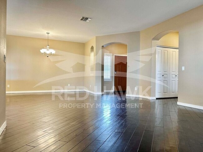 Building Photo - 1090 S Maverick St