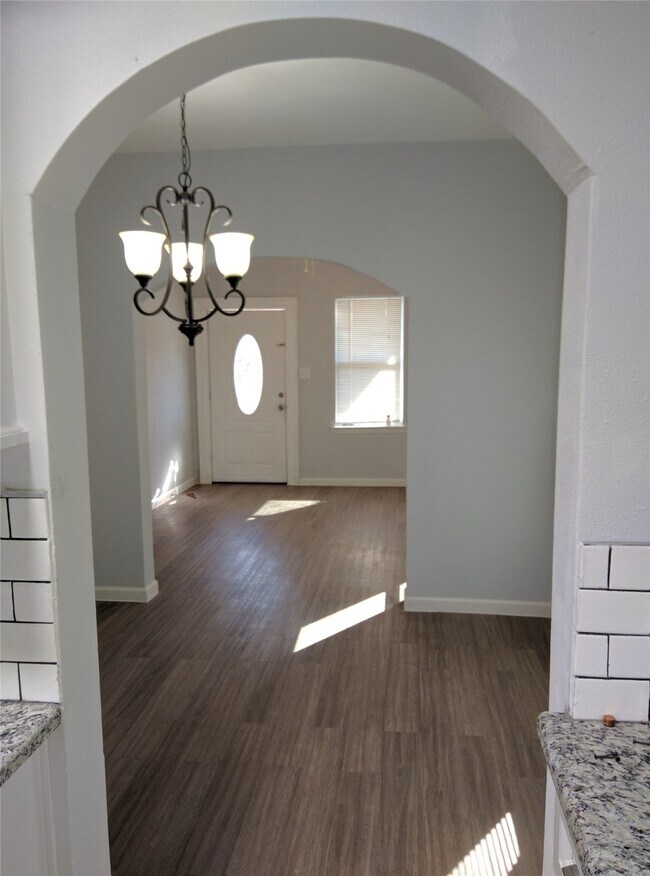 Building Photo - 218 E Wright Ave