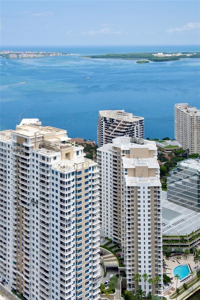 Building Photo - 475 Brickell Ave