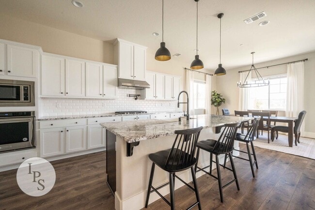 Building Photo - Madera Tesoro Viejo - Beautiful Hillside Village 2-Story Home, 4BR/3BA, SOLAR, Community Pool + L...