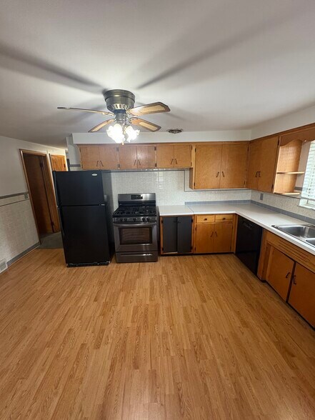 Building Photo - 49 S Youngs Rd