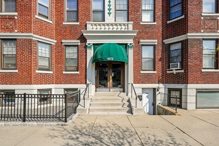Building Photo - 1579 Commonwealth Ave