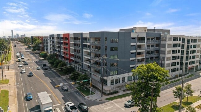 Building Photo - 4361 S Congress Ave