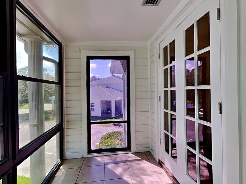 Building Photo - 2758 Oak Park Way