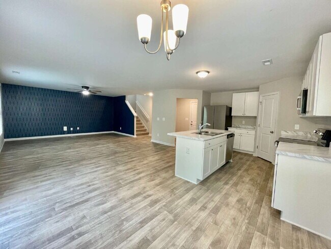 Building Photo - 3-Bedroom Retreat With 2.5 Baths In Fayetteville