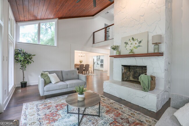 Building Photo - 212 Southland Dr