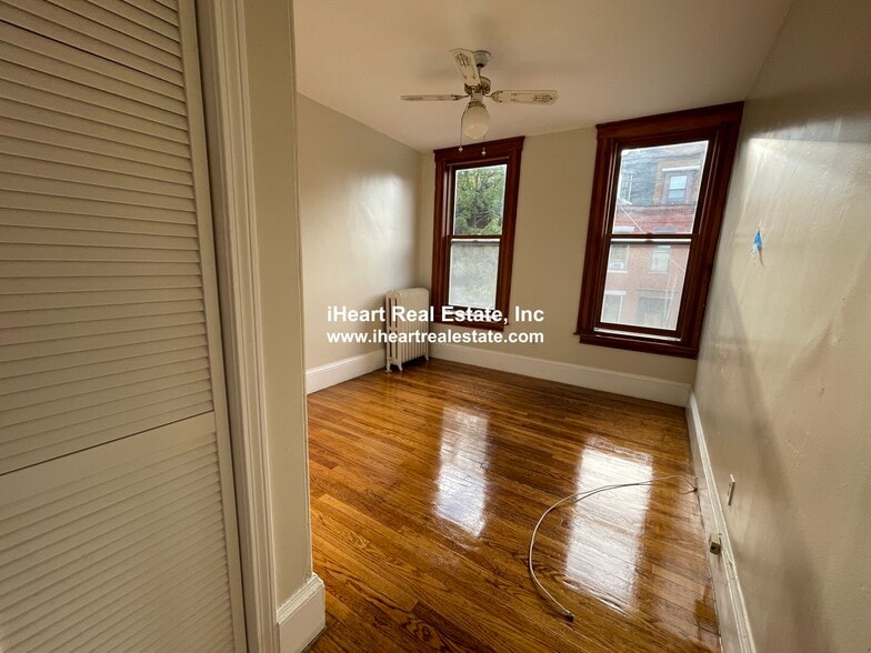 Building Photo - 338 K St