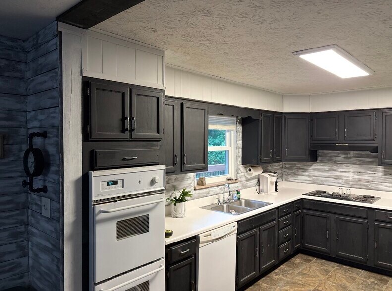 Building Photo - 1951 Clinton Hwy